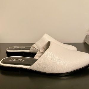 NWOT Kenneth Cole REACTION Mule Flats